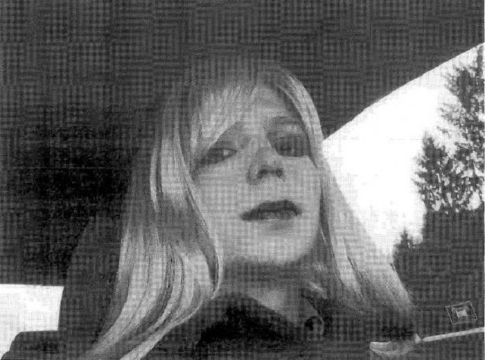 Obama shortens sentence of Manning, who gave secrets to WikiLeaks